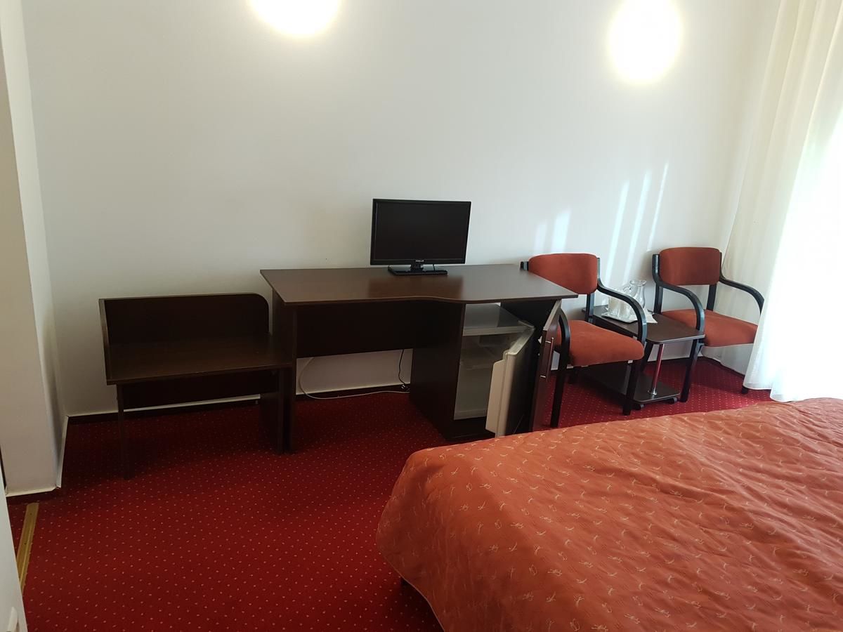 Отель Hotel Cristal Sinaia Синая
