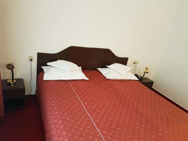 Отель Hotel Cristal Sinaia Синая-43